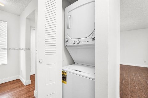 Condo in Coral Springs, Florida, 1 bedroom  № 1887901 - photo 24