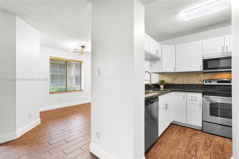 Condo in Coral Springs, Florida, 1 bedroom  № 1887901 - photo 23