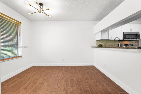 Condo in Coral Springs, Florida, 1 bedroom  № 1887901 - photo 26