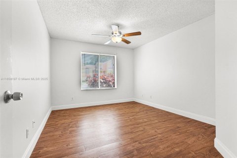 Condo in Coral Springs, Florida, 1 bedroom  № 1887901 - photo 2
