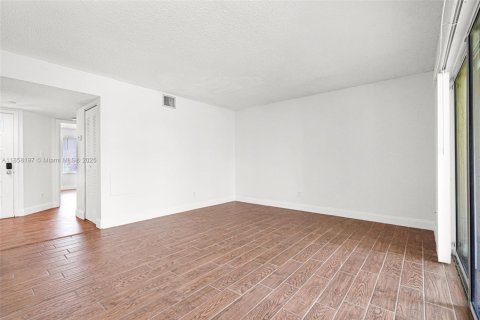 Condo in Coral Springs, Florida, 1 bedroom  № 1887901 - photo 27