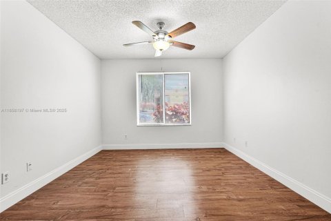 Condo in Coral Springs, Florida, 1 bedroom  № 1887901 - photo 3