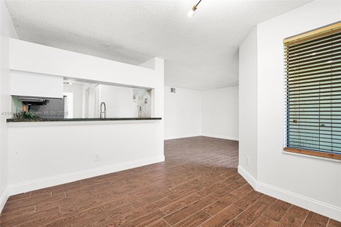 Condo in Coral Springs, Florida, 1 bedroom  № 1887901 - photo 29