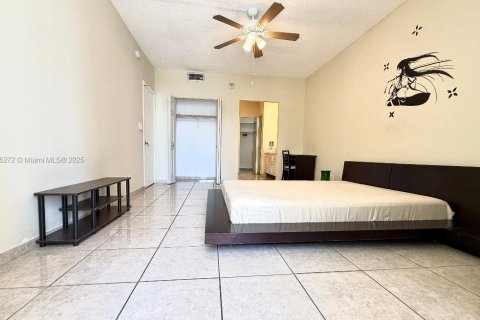 Condo in Hallandale Beach, Florida, 1 bedroom  № 1928649 - photo 13