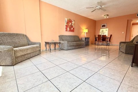 Condo in Hallandale Beach, Florida, 1 bedroom  № 1928649 - photo 5