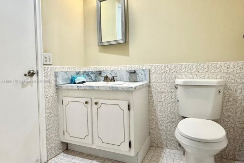 Condo in Hallandale Beach, Florida, 1 bedroom  № 1928649 - photo 21