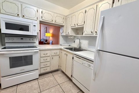 Condominio en alquiler en Hallandale Beach, Florida, 1 dormitorio, 81.94 m2 № 1928649 - foto 25