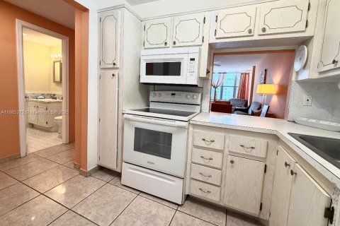 Condominio en alquiler en Hallandale Beach, Florida, 1 dormitorio, 81.94 m2 № 1928649 - foto 22