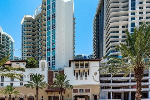 Снять в аренду кондоминиум в Санни-Айлс-Бич, Флорида 3 спальни, 134.43м2, № 1972582 - фото 2