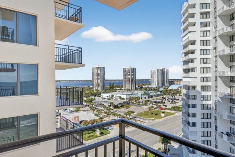 Condo in Daytona Beach Shores, Florida, 2 bedrooms № 2236255 - photo 28