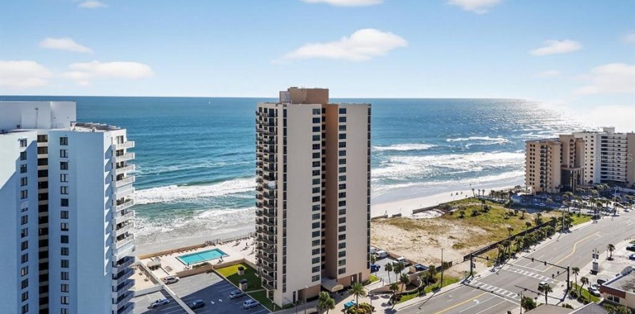 Condo in Daytona Beach Shores, Florida, 2 bedrooms № 2236255