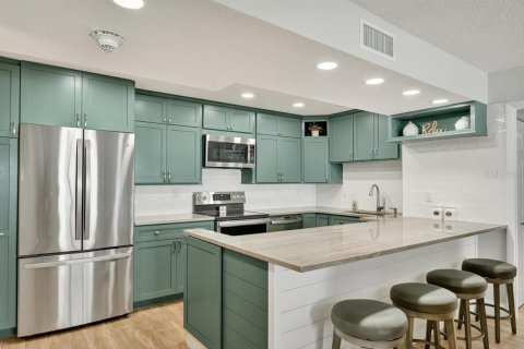 Condo in Daytona Beach Shores, Florida, 2 bedrooms № 2236255 - photo 5