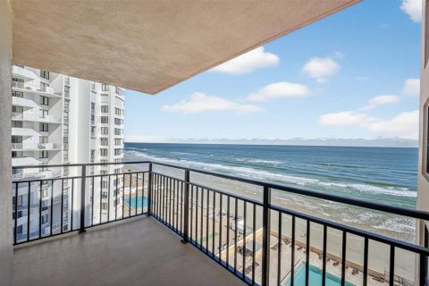 Condo in Daytona Beach Shores, Florida, 2 bedrooms № 2236255 - photo 24