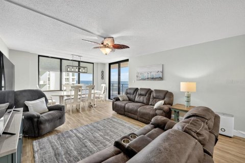 Condo in Daytona Beach Shores, Florida, 2 bedrooms № 2236255 - photo 7