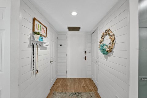 Condo in Daytona Beach Shores, Florida, 2 bedrooms № 2236255 - photo 18