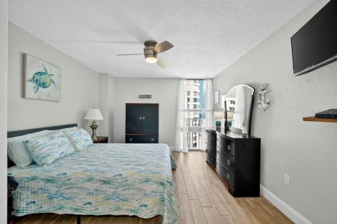 Condo in Daytona Beach Shores, Florida, 2 bedrooms № 2236255 - photo 20