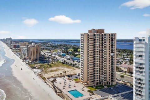 Condo in Daytona Beach Shores, Florida, 2 bedrooms № 2236255 - photo 2