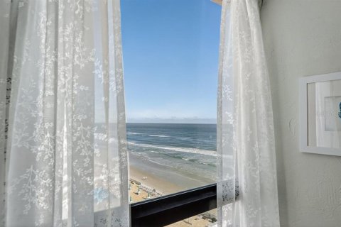 Condo in Daytona Beach Shores, Florida, 2 bedrooms № 2236255 - photo 22