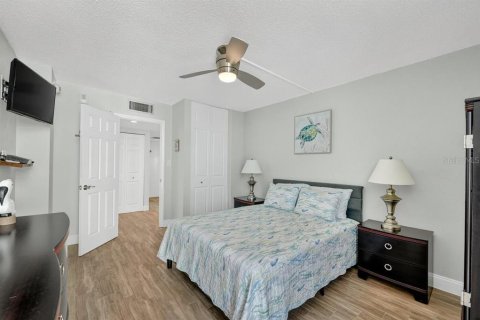 Condo in Daytona Beach Shores, Florida, 2 bedrooms № 2236255 - photo 21