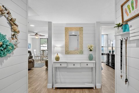 Condo in Daytona Beach Shores, Florida, 2 bedrooms № 2236255 - photo 19