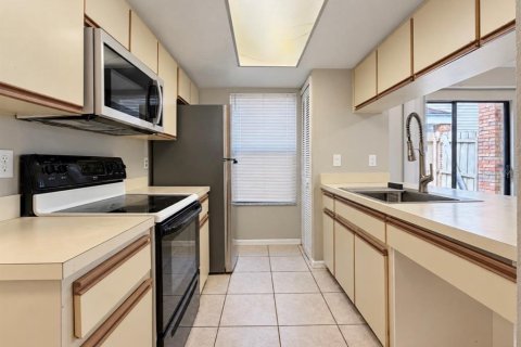 Condo in Kissimmee, Florida, 3 bedrooms № 2395984 - photo 10