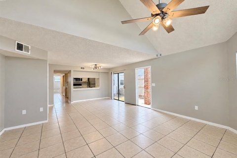 Condo in Kissimmee, Florida, 3 bedrooms № 2395984 - photo 3