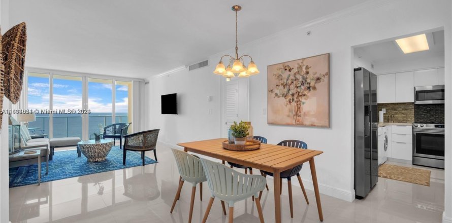 Кондоминиум с 1 спальней в Холливуд, Флорида № 1958982