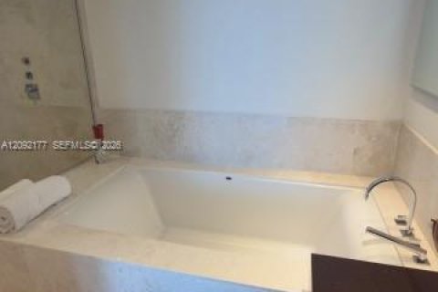 Appartement à louer à Sunny Isles Beach, Floride: 1 chambre, 79.71 m2 № 2376111 - photo 12