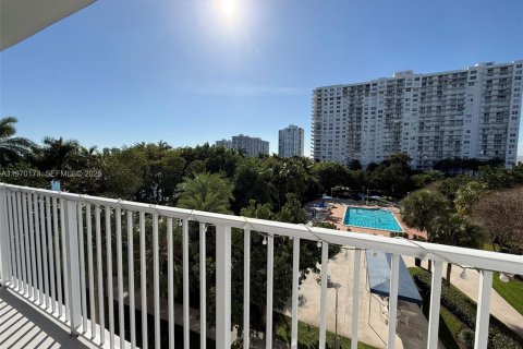 Condominio en Aventura, Florida, 2 dormitorios № 2031429