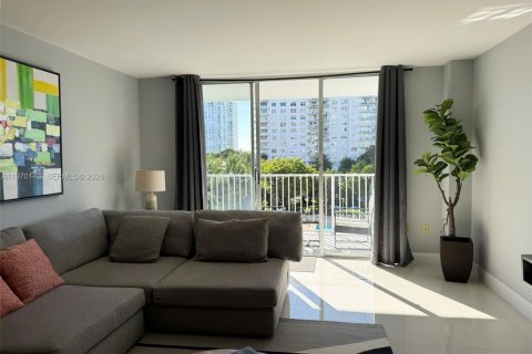 Condominio en venta en Aventura, Florida, 2 dormitorios, 113.34 m2 № 2031429 - foto 4