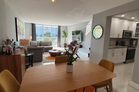 Condominio en venta en Aventura, Florida, 2 dormitorios, 113.34 m2 № 2031429 - foto 8