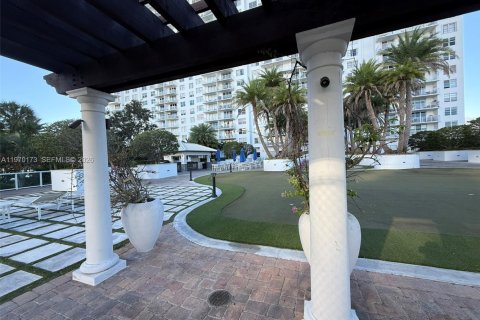 Condominio en venta en Aventura, Florida, 2 dormitorios, 113.34 m2 № 2031429 - foto 28