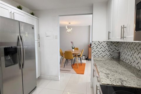 Condominio en venta en Aventura, Florida, 2 dormitorios, 113.34 m2 № 2031429 - foto 17