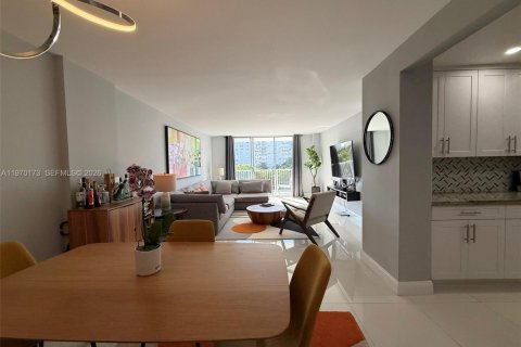 Condominio en venta en Aventura, Florida, 2 dormitorios, 113.34 m2 № 2031429 - foto 5