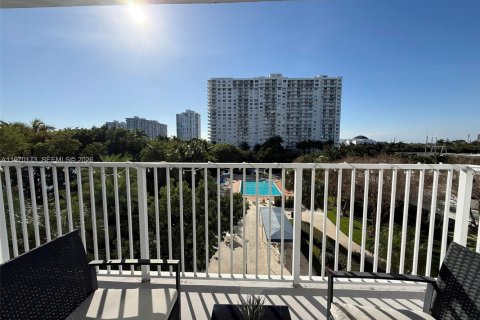 Condominio en venta en Aventura, Florida, 2 dormitorios, 113.34 m2 № 2031429 - foto 2