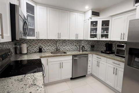 Condominio en venta en Aventura, Florida, 2 dormitorios, 113.34 m2 № 2031429 - foto 15