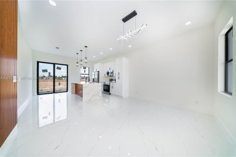 Купить виллу или дом в Лихай-Эйкерс, Флорида 3 спальни, 98.2м2, № 2031505 - фото 4