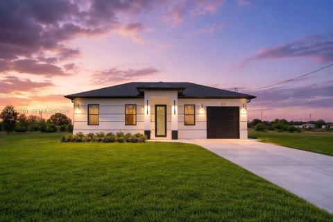 Дом в Лихай-Эйкерс, Флорида 3 спальни, 98.2м2 № 2031505