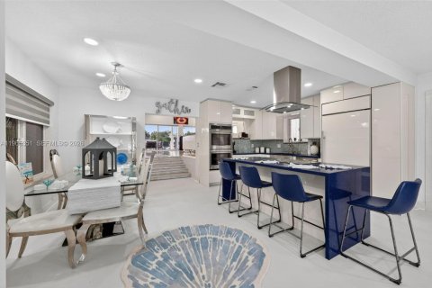 Купить виллу или дом в Помпано-Бич, Флорида 5 спален, 258.83м2, № 2028337 - фото 9