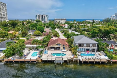 Купить виллу или дом в Помпано-Бич, Флорида 5 спален, 258.83м2, № 2028337 - фото 1