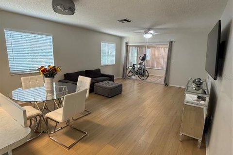 Casa en venta en Palm Harbor, Florida, 2 dormitorios, 95.69 m2 № 1761311 - foto 14