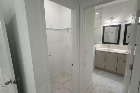 House in Orlando, Florida 3 bedrooms, 132.76 sq.m. № 2197286 - photo 2