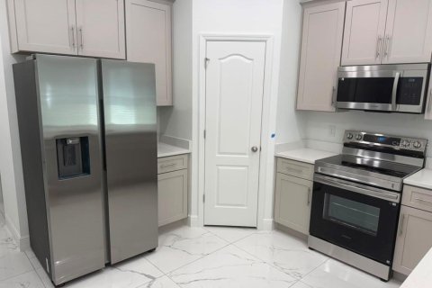 House in Orlando, Florida 3 bedrooms, 132.76 sq.m. № 2197286 - photo 15