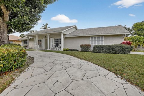 House in Plantation, Florida 4 bedrooms, 236.34 sq.m. № 2009522 - photo 8