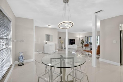 House in Plantation, Florida 4 bedrooms, 236.34 sq.m. № 2009522 - photo 16