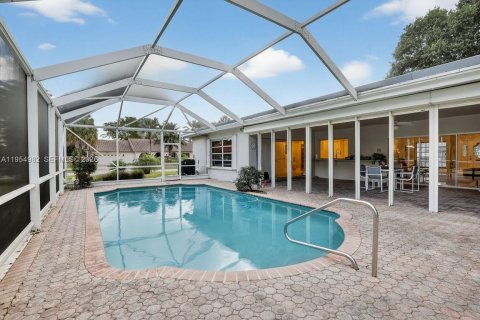 House in Plantation, Florida 4 bedrooms, 236.34 sq.m. № 2009522 - photo 5