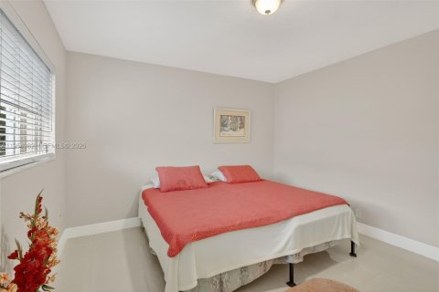 House in Plantation, Florida 4 bedrooms, 236.34 sq.m. № 2009522 - photo 30