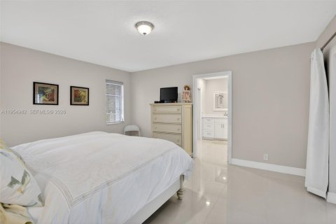 House in Plantation, Florida 4 bedrooms, 236.34 sq.m. № 2009522 - photo 24