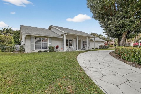 House in Plantation, Florida 4 bedrooms, 236.34 sq.m. № 2009522 - photo 3