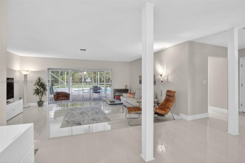 House in Plantation, Florida 4 bedrooms, 236.34 sq.m. № 2009522 - photo 11